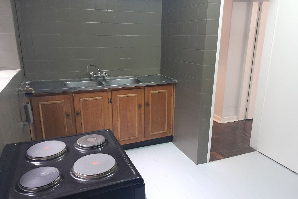 Spacious 2-bedroom And 1-bath Apartment In Cyrildene - Photo 5