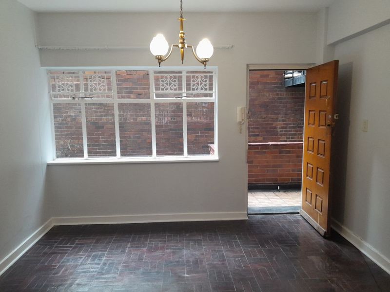 Spacious 2-bedroom And 1-bath Apartment In Cyrildene - Photo 2