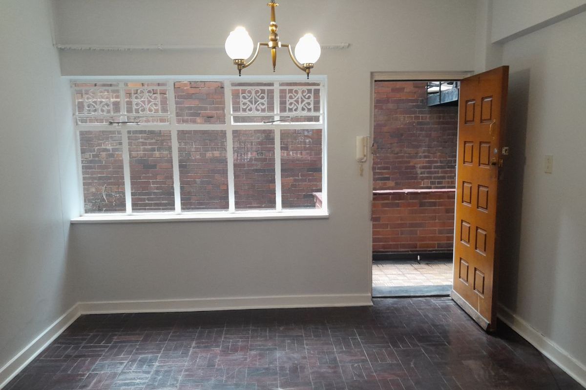 Spacious 2-bedroom And 1-bath Apartment In Cyrildene - Photo 2