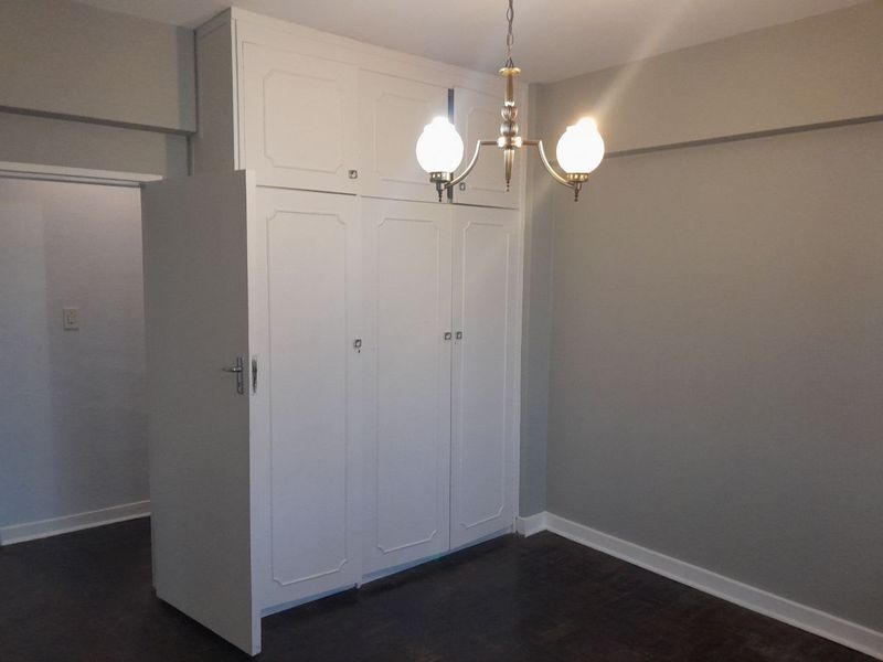 Spacious 2-bedroom And 1-bath Apartment In Cyrildene - Photo 10