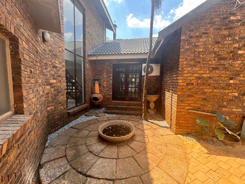 Secure 5-bedroom And 2-bedroom House In Migmatite Drive, Zwartkop - Photo 1