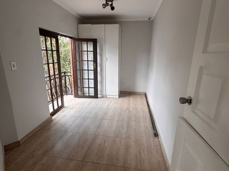 Secure 5-bedroom And 2-bedroom House In Migmatite Drive, Zwartkop - Photo 7