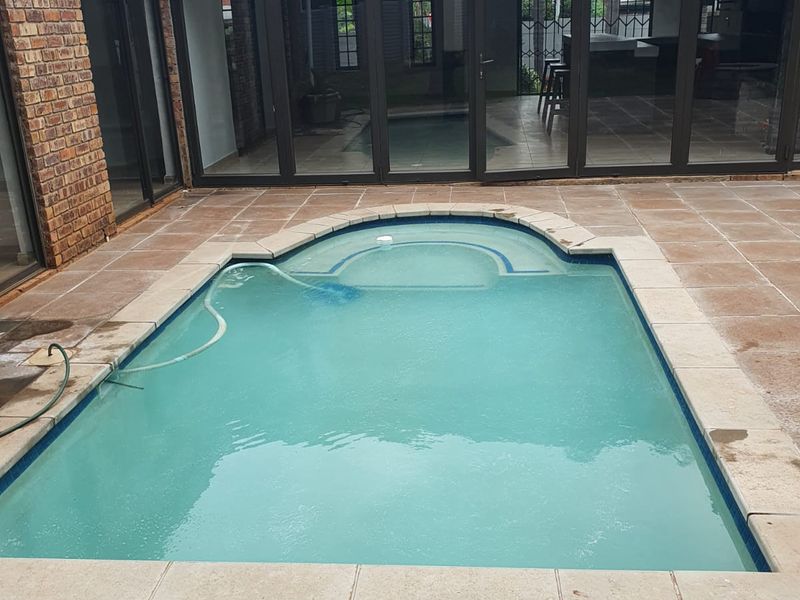 Secure 5-bedroom And 2-bedroom House In Migmatite Drive, Zwartkop - Photo 2