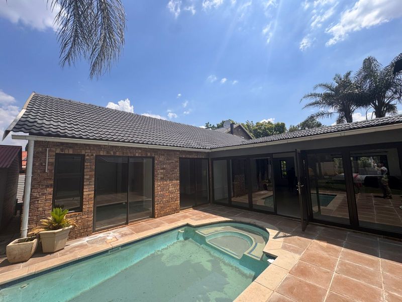 Secure 5-bedroom And 2-bedroom House In Migmatite Drive, Zwartkop - Photo 10