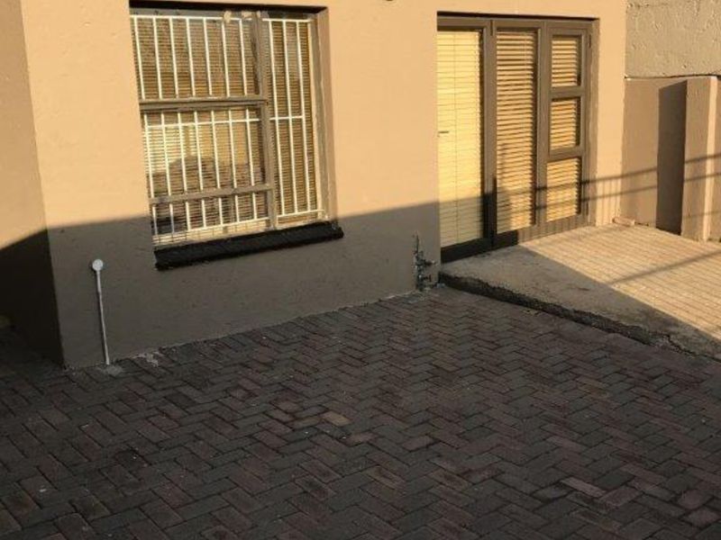 Lovely 3-bedroom And 2-bathroom  Apartment In Phase 3, Diepkloof Extension - Photo 7