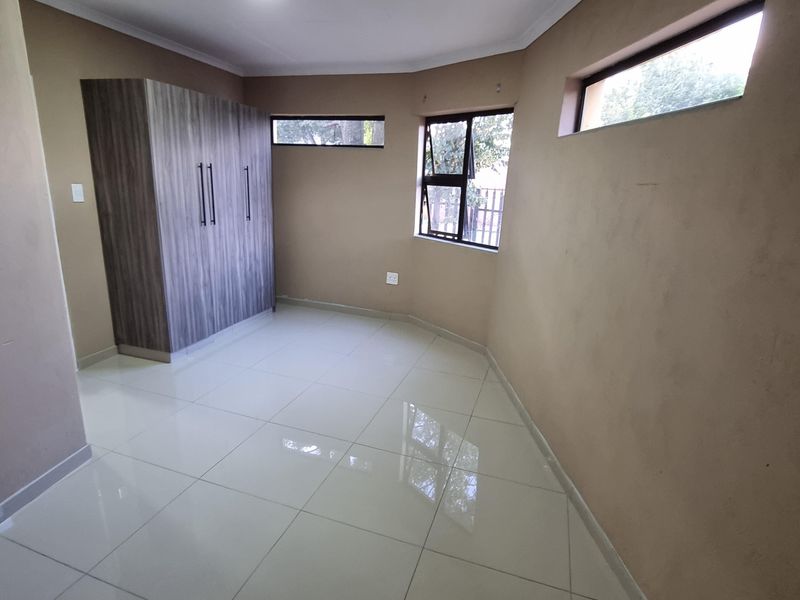 Secure 2-bedroom And 1-bathroom Cottage In Glenanda - Photo 9