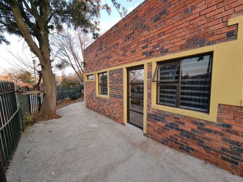 Secure 2-bedroom And 1-bathroom Cottage In Glenanda - Photo 2