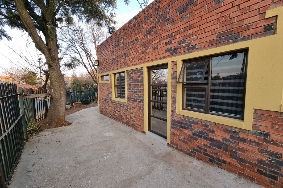 Secure 2-bedroom And 1-bathroom Cottage In Glenanda - Photo 2
