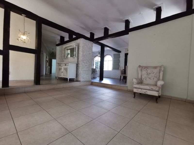Spacious 4-bedroom And 2-bathroom House In Brackendowns, Alberton - Photo 8