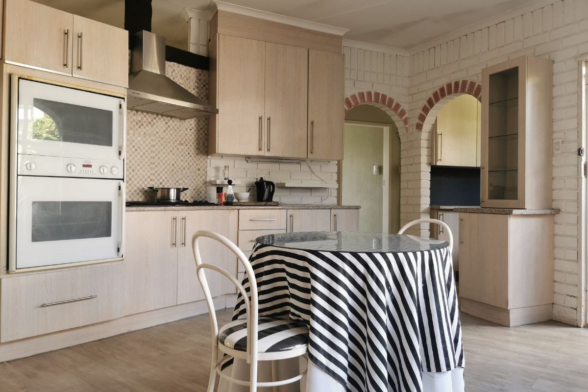 Spacious 4-bedroom And 2-bathroom House In Brackendowns, Alberton - Photo 4