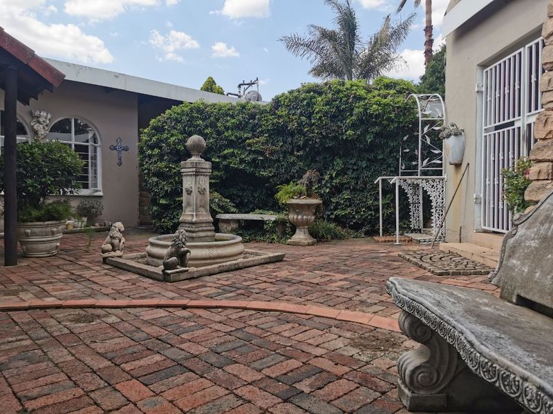 Spacious 4-bedroom And 2-bathroom House In Brackendowns, Alberton - Photo 1