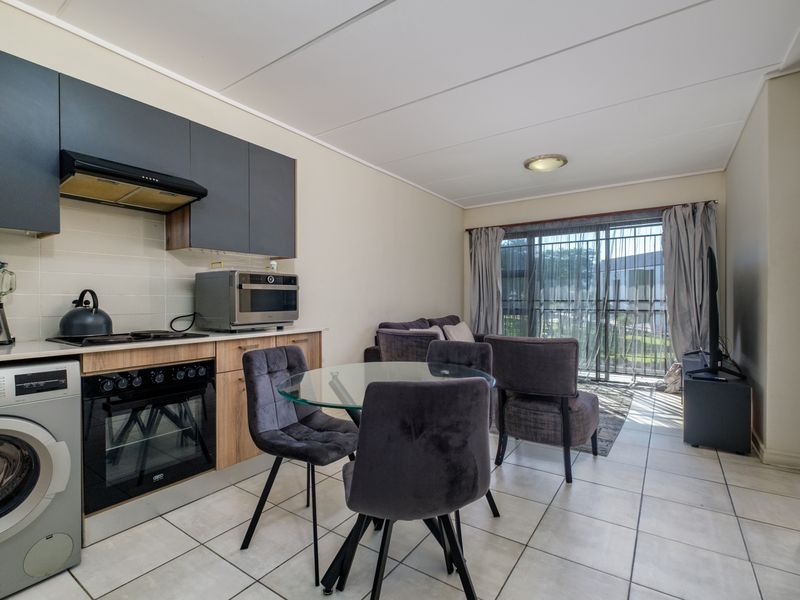 Modern 2-bed And 1-bath Apartment In Linbro Park - Photo 3