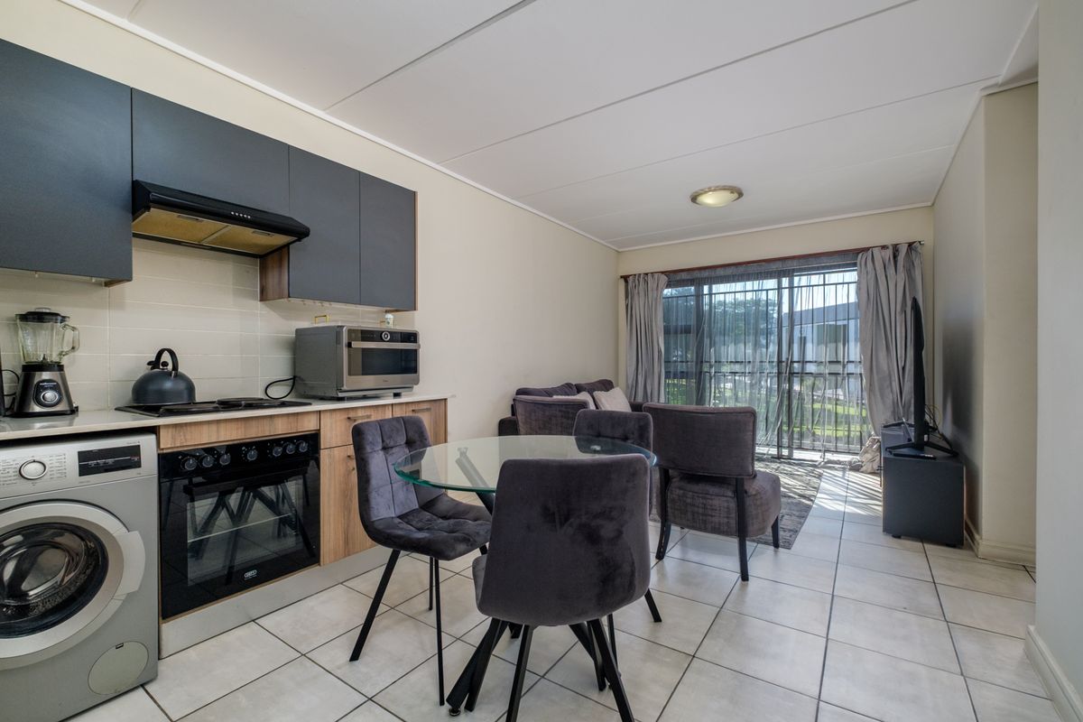 Modern 2-bed And 1-bath Apartment In Linbro Park - Photo 3