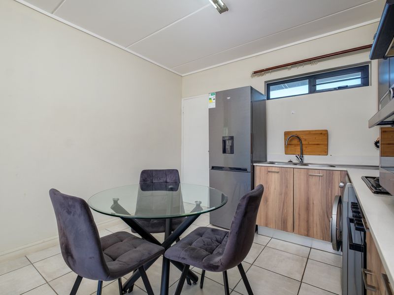 Modern 2-bed And 1-bath Apartment In Linbro Park - Photo 4