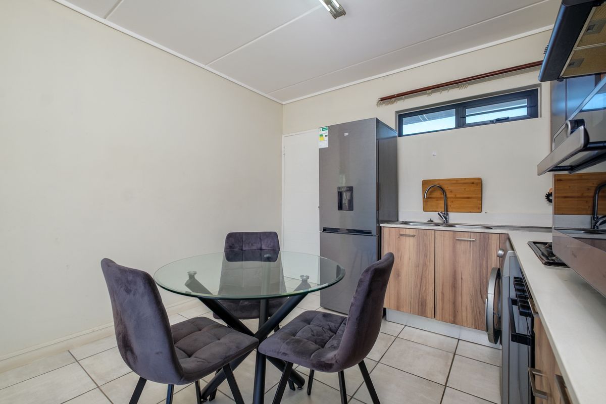 Modern 2-bed And 1-bath Apartment In Linbro Park - Photo 4