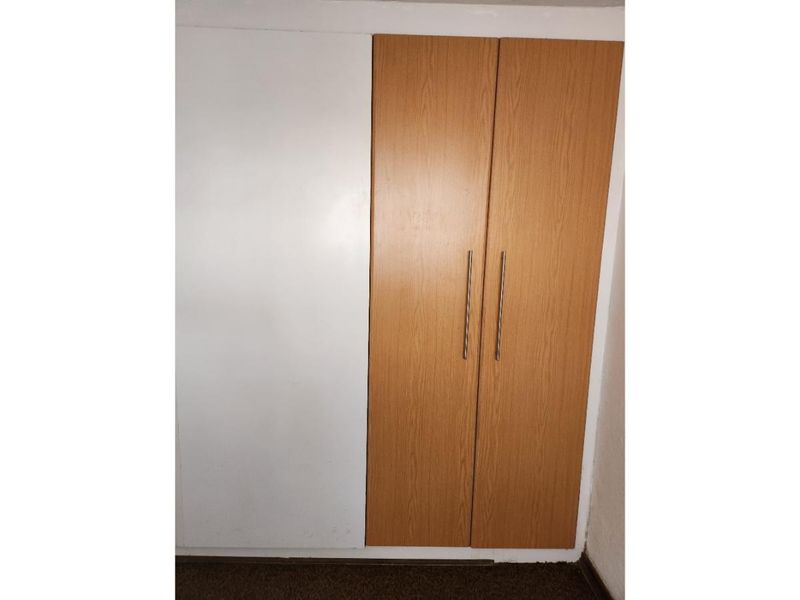 Sharing 3-bedroom And 1-bath Flat In Bulwer - Photo 7