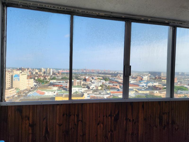 Sharing 3-bedroom And 1-bath Flat In Bulwer - Photo 3