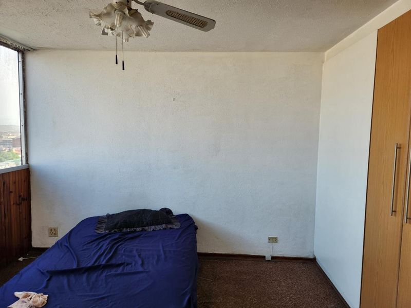 Sharing 3-bedroom And 1-bath Flat In Bulwer - Photo 9