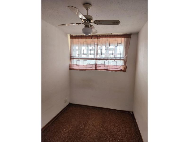 Sharing 3-bedroom And 1-bath Flat In Bulwer - Photo 8