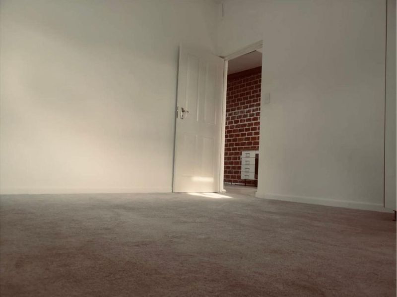 Modern 2-Bedroom Apartment in Windsor Park with Parking - Photo 4