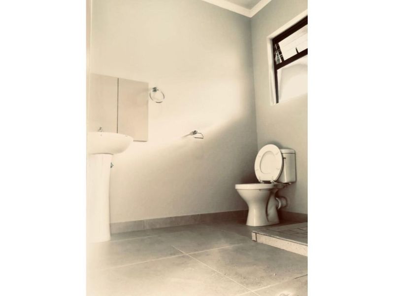 Modern 2-Bedroom Apartment in Windsor Park with Parking - Photo 6
