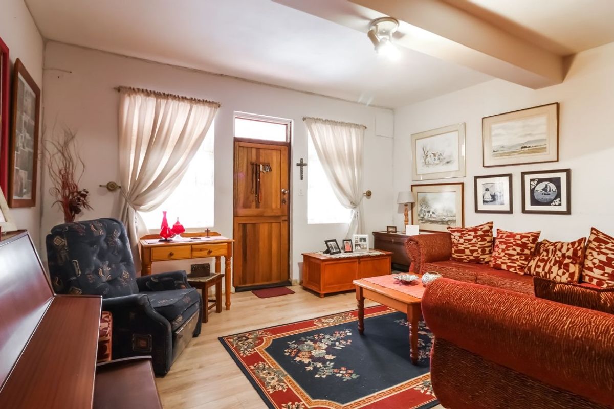 Secure 1-bedroom Apartment In Villa Barcelona - Photo 5