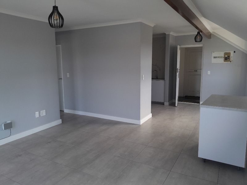 Beautiful Newly Renovated 2-bedroom Apartment In Rondebosch East - Photo 6