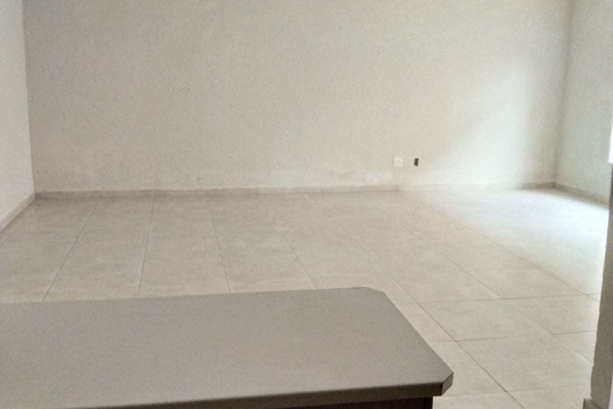 Beautiful 3 Bedroom And 1 Bath Apartment At The Lake Breeze 5 - Photo 4