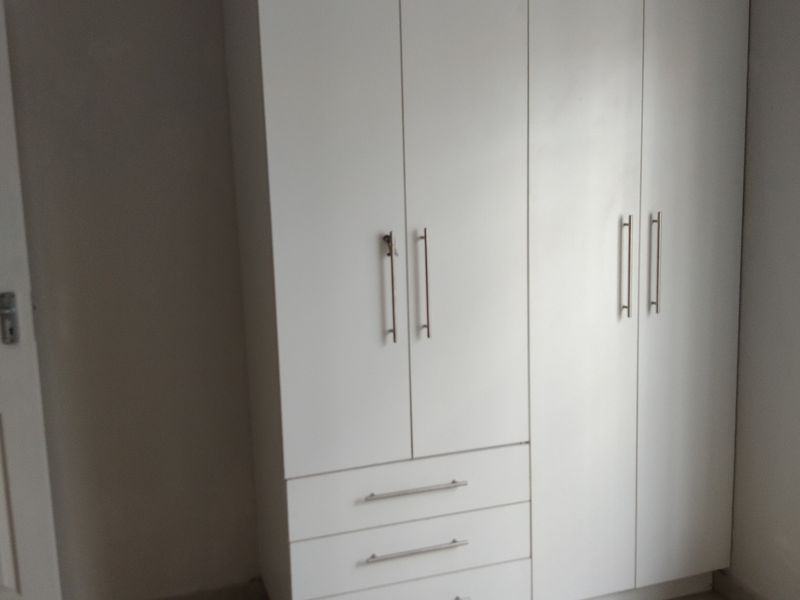 Beautiful 3 Bedroom And 1 Bath Apartment At The Lake Breeze 5 - Photo 5