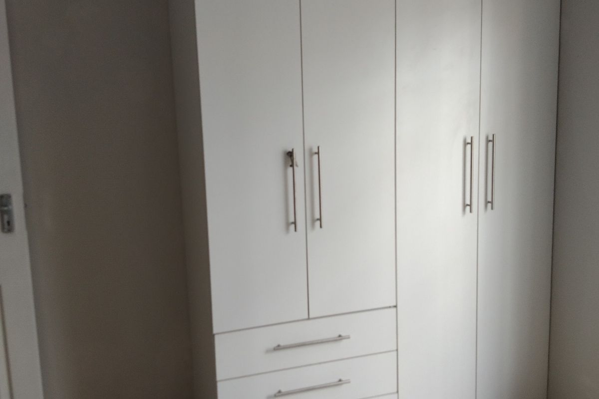 Beautiful 3 Bedroom And 1 Bath Apartment At The Lake Breeze 5 - Photo 5