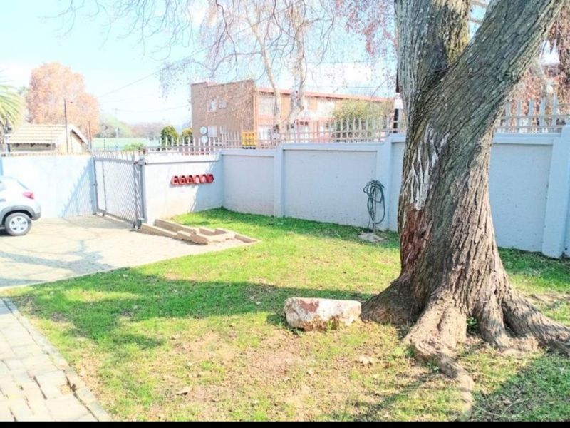 Beautiful 3 Bedroom And 1 Bath Apartment At The Lake Breeze 5 - Photo 7