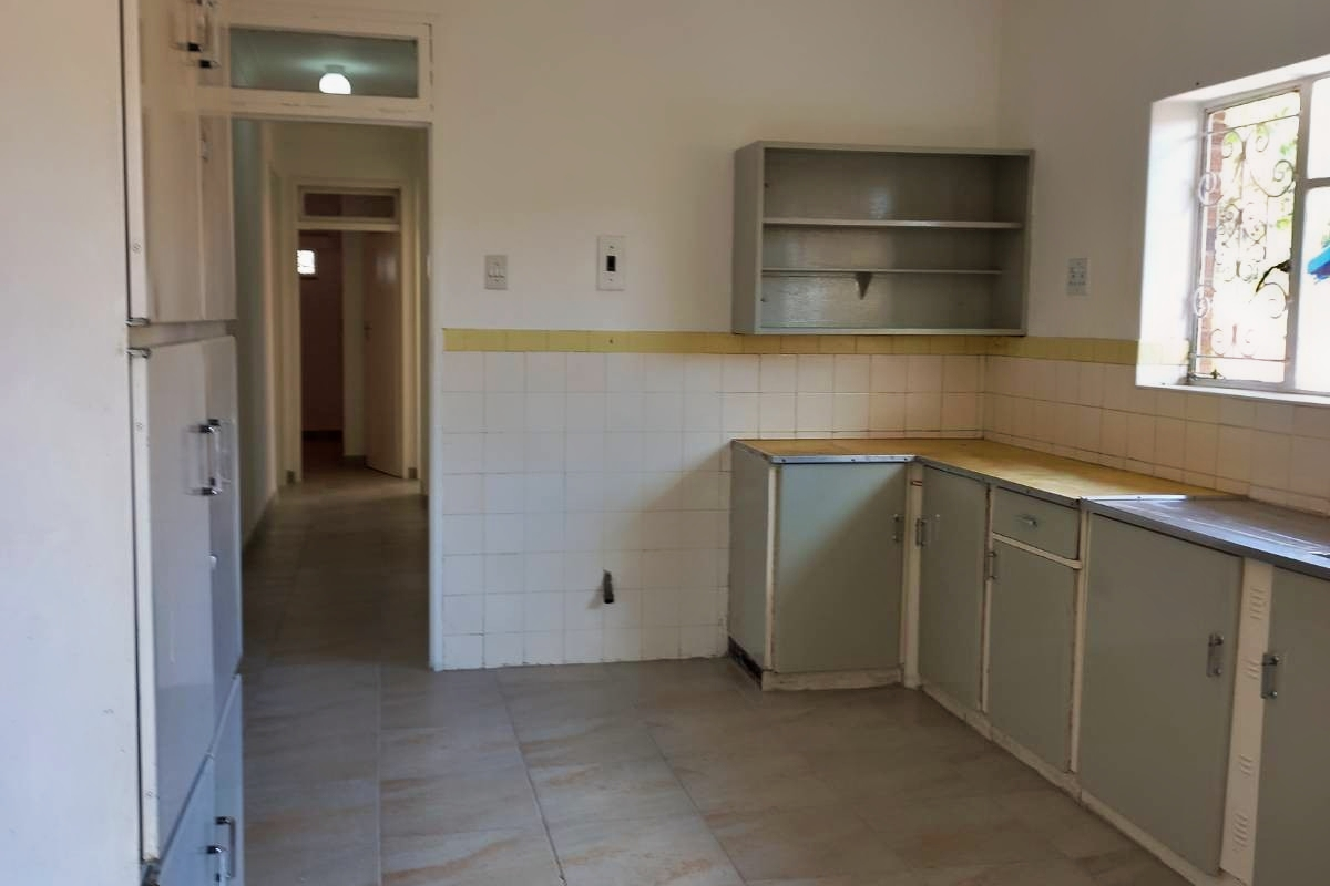 Secure 3-bedroom And 1,5-bathroom House In Altham A - Photo 2