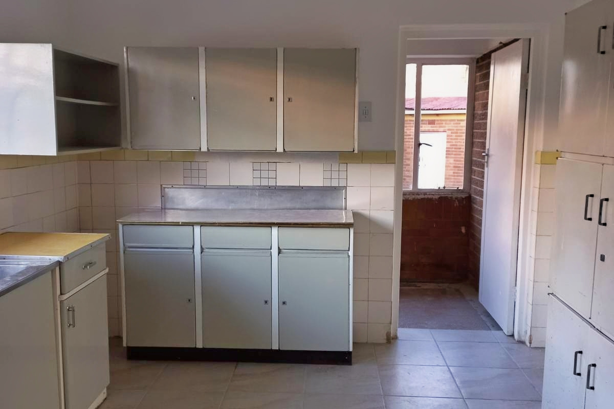 Secure 3-bedroom And 1,5-bathroom House In Altham A - Photo 3