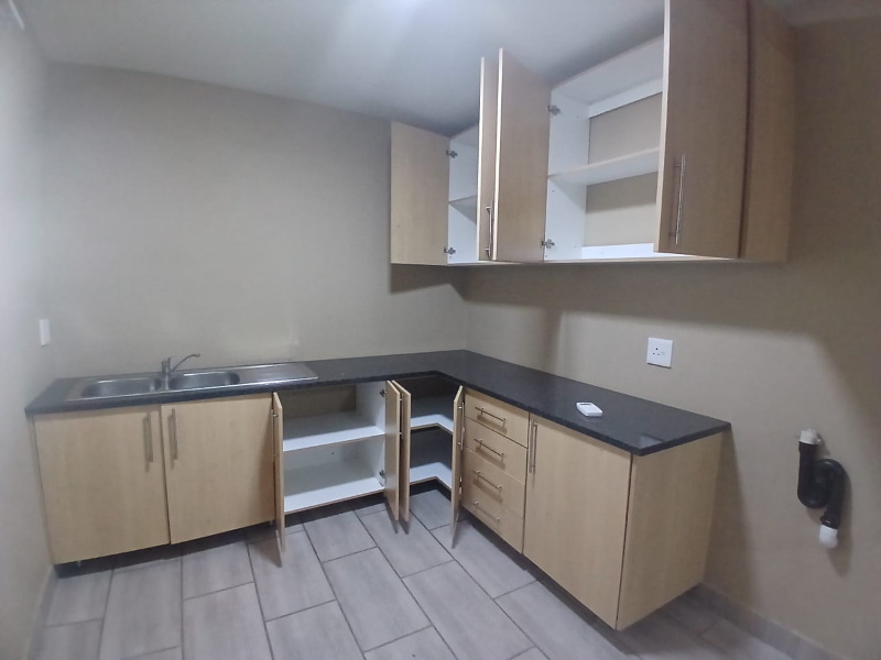 Modern 2-bedrooms & 1-bathroom Apartment In Mondeor - Photo 8