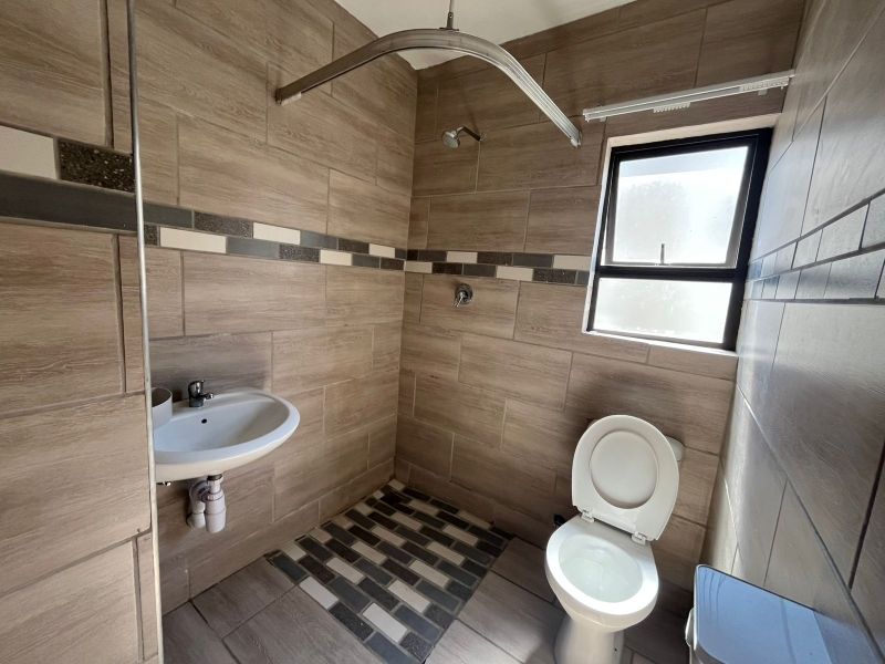 Modern 2-bedrooms & 1-bathroom Apartment In Mondeor - Photo 6