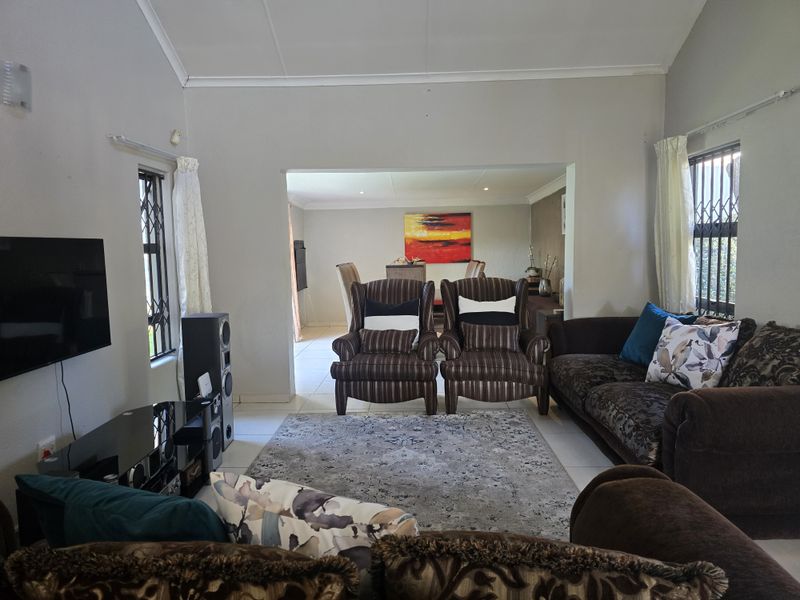 Secure 3-Bedroom And 2-Bathroom House In Flute Road, Strubens Valley - Photo 4