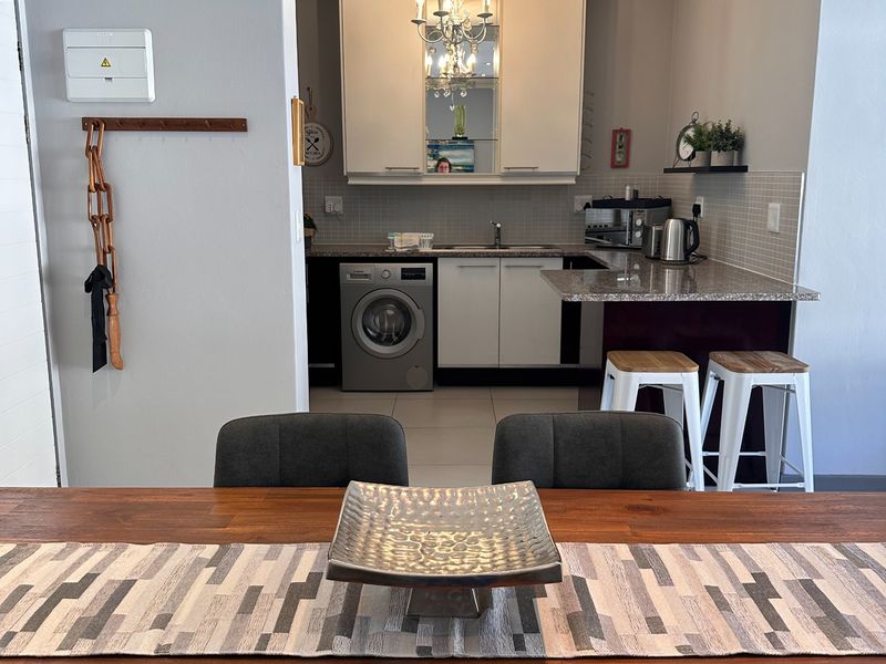 Secure 1-Bedroom Apartment In Saint James Road, Sea Point - Photo 2