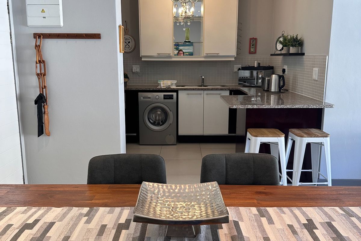 Secure 1-Bedroom Apartment In Saint James Road, Sea Point - Photo 2