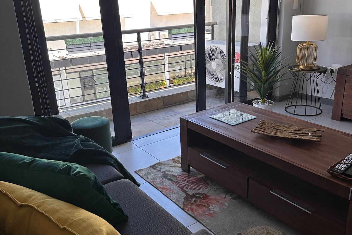 Secure 1-Bedroom Apartment In Saint James Road, Sea Point - Photo 4