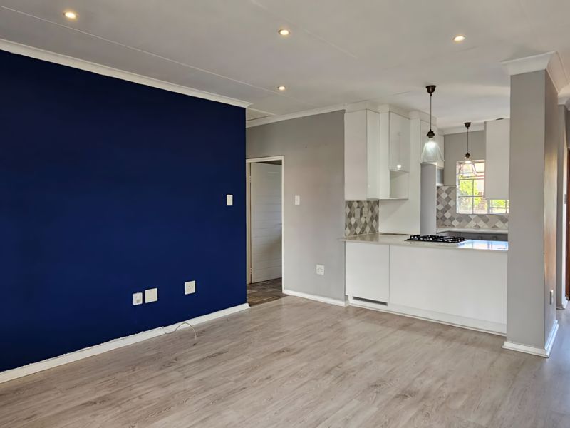 Modern 2-bedroom Upstairs Apartment – Ideal For A Couple Or Young Professionals - Photo 6