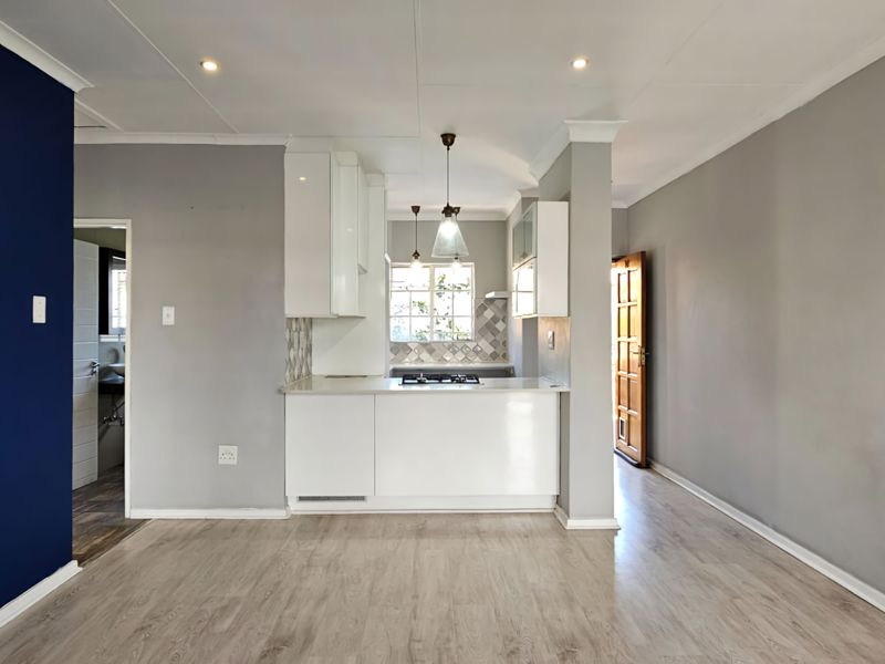 Modern 2-bedroom Upstairs Apartment – Ideal For A Couple Or Young Professionals - Photo 5