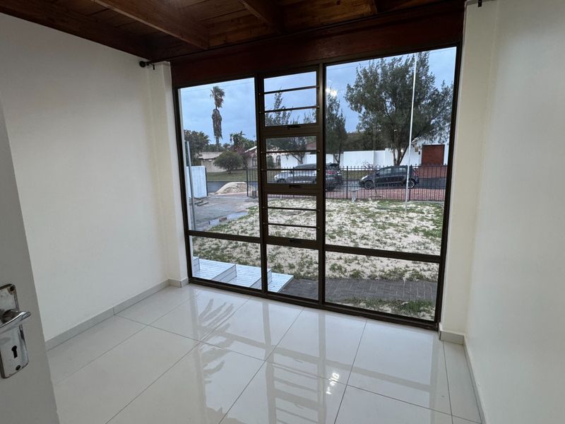 Newly Renovated 4-Bedroom Home Near The Beachfront - Photo 9