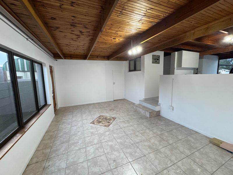 Newly Renovated 4-Bedroom Home Near The Beachfront - Photo 8