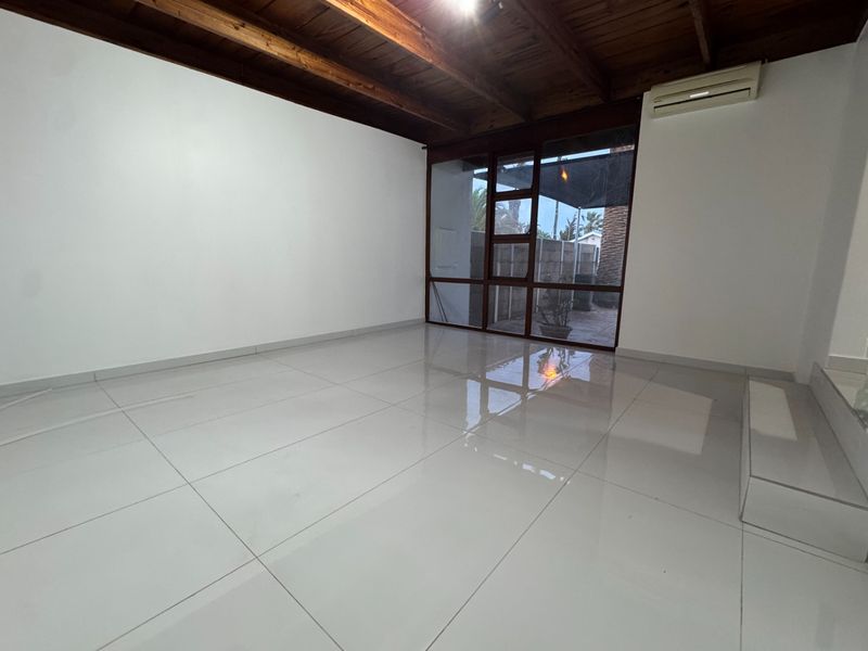 Newly Renovated 4-Bedroom Home Near The Beachfront - Photo 6