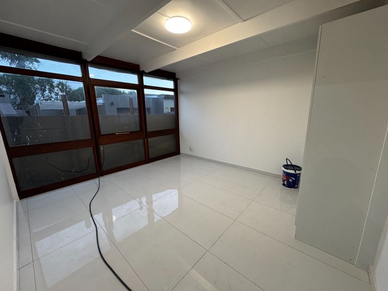 Newly Renovated 4-Bedroom Home Near The Beachfront - Photo 7