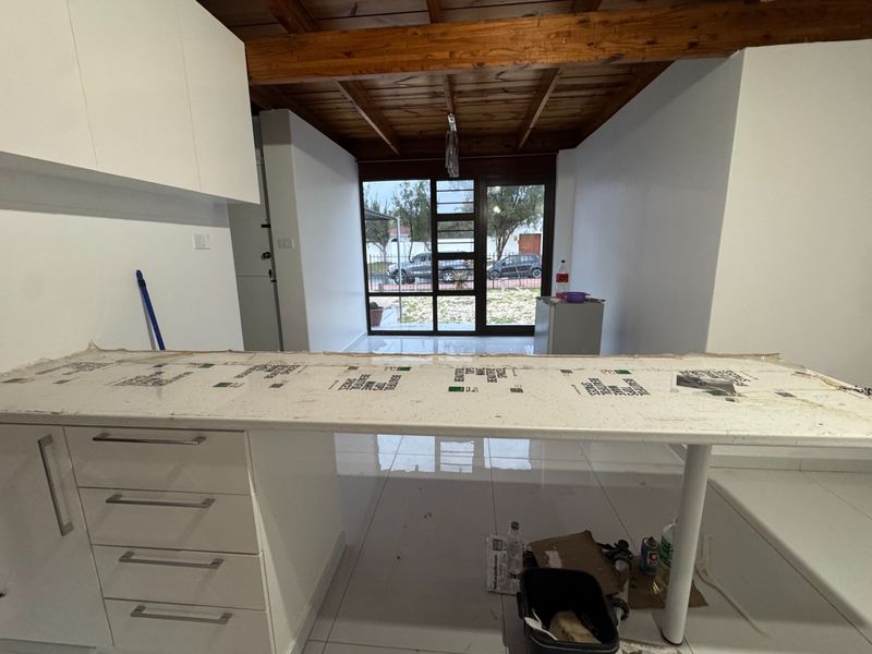 Newly Renovated 4-Bedroom Home Near The Beachfront - Photo 4