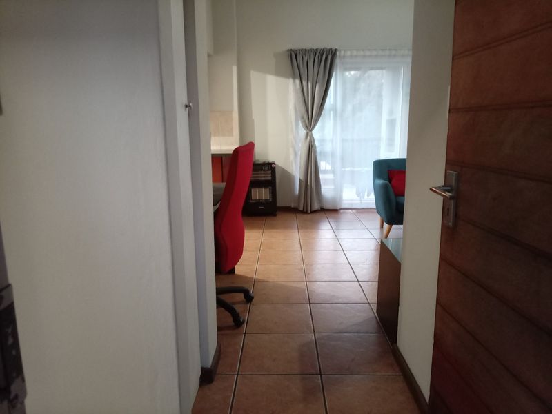 Beautiful 1 Bedroom And 1 Bath Apartment At The Savuti Complex - Photo 2