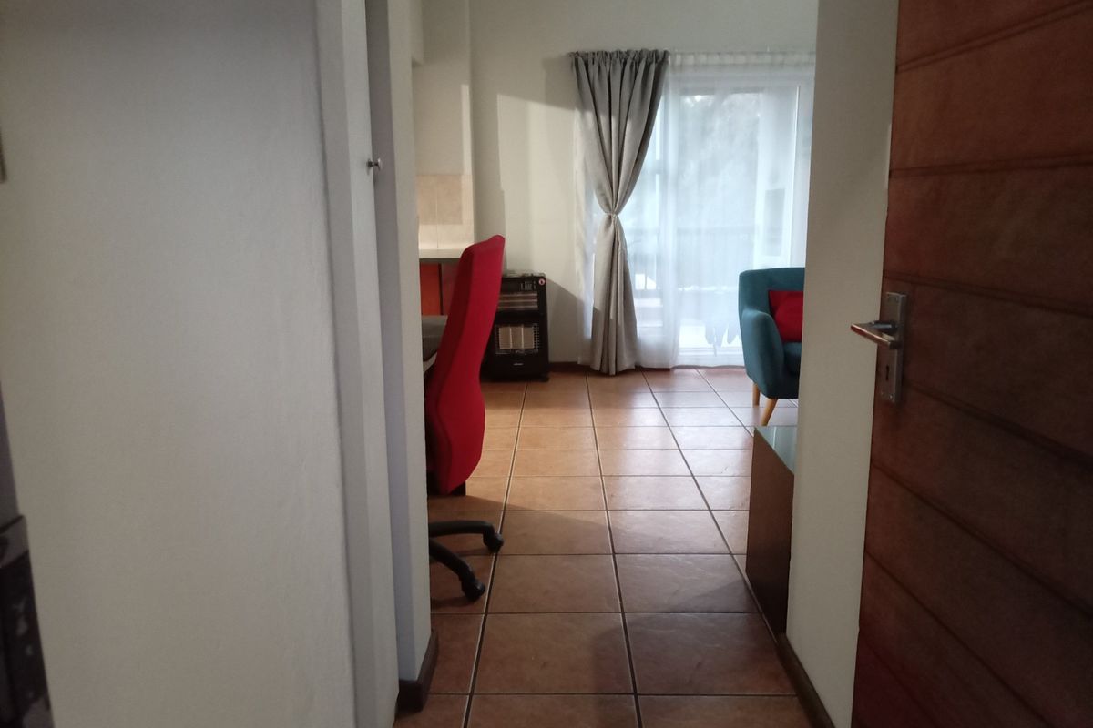 Beautiful 1 Bedroom And 1 Bath Apartment At The Savuti Complex - Photo 2