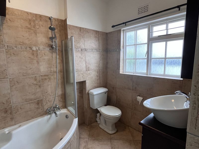 Secure 2-bedroom And 2-bathroom Flat In Rondebosch - Photo 9