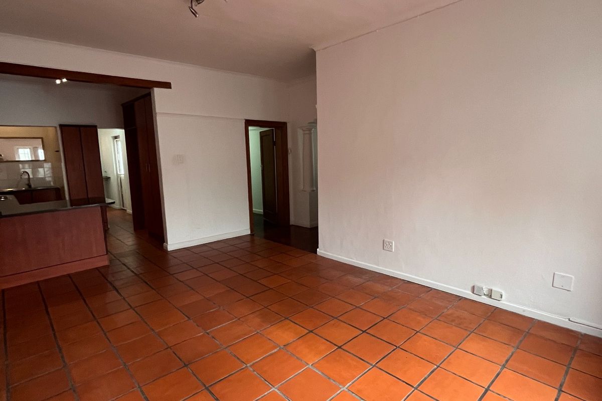 Secure 3-bedroom And 2-bathroom Flat In Rondebosch - Photo 3